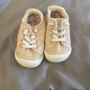 Brand new toddler roxy sneakers.